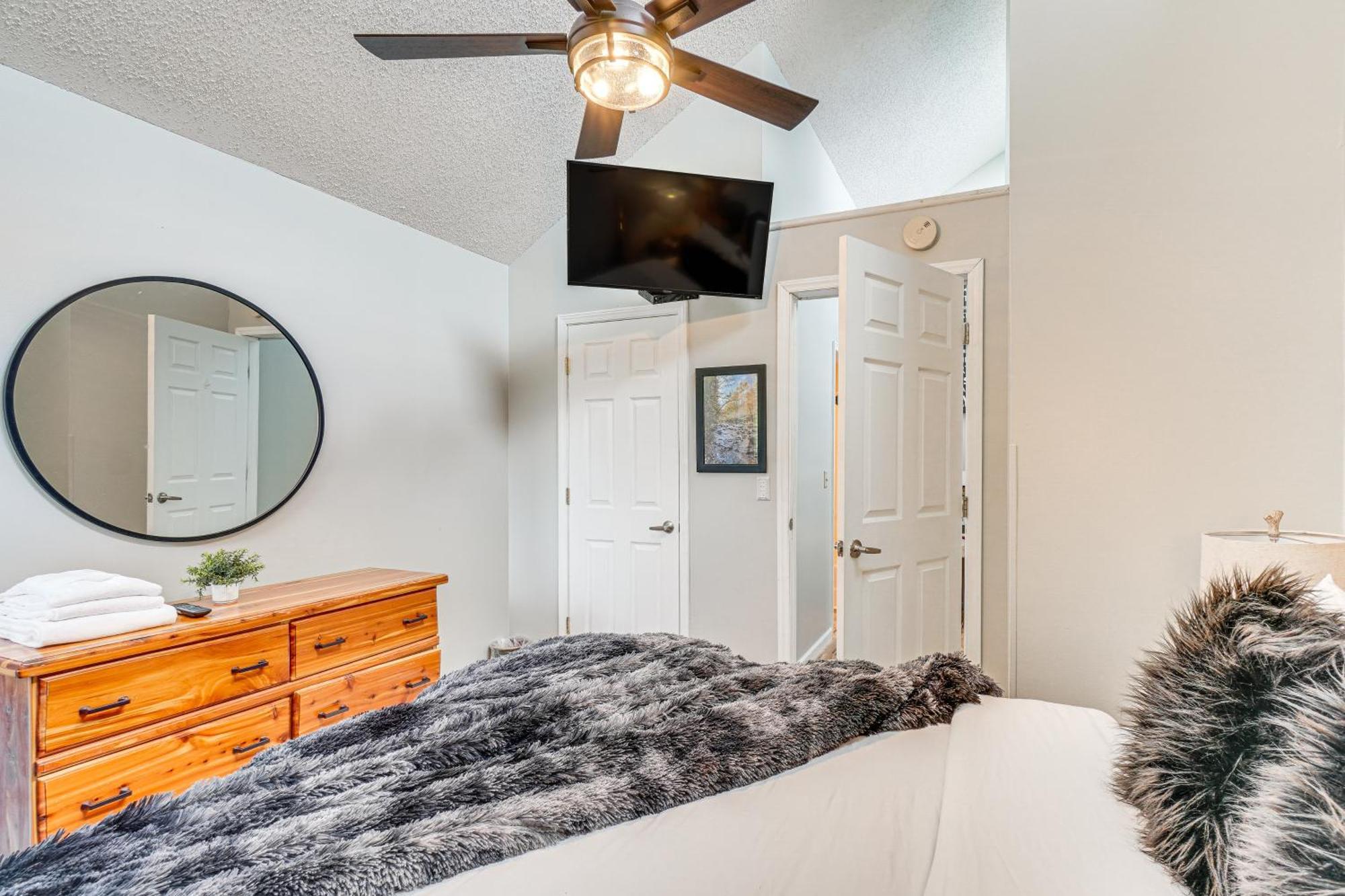Downtown Gatlinburg Condo With Mountain-View Balcony Εξωτερικό φωτογραφία